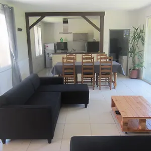  Hébergement de vacances Maison Au Milieu De La Foret France